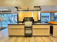 Winkel toonbank met achterwand