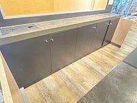 Winkel toonbank met achterwand - afbeelding 4 van  9
