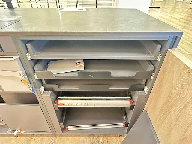 Winkel toonbank met achterwand - afbeelding 6 van  9