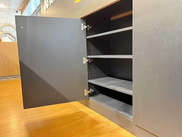 Winkel toonbank met achterwand - afbeelding 3 van  11