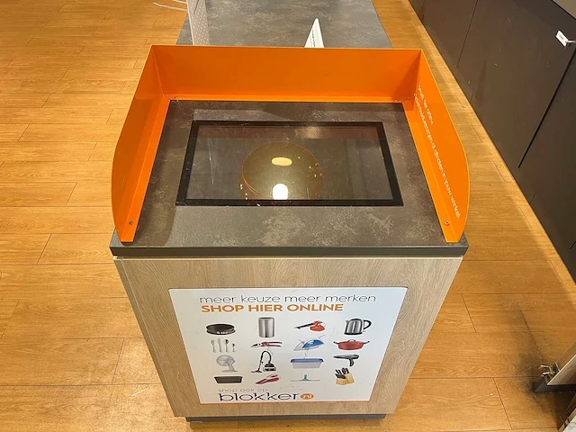 Winkel toonbank met achterwand - afbeelding 7 van  11