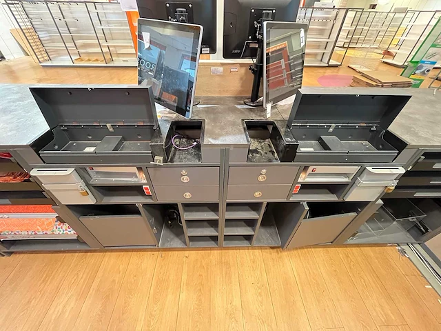 Winkel toonbank met achterwand - afbeelding 10 van  11