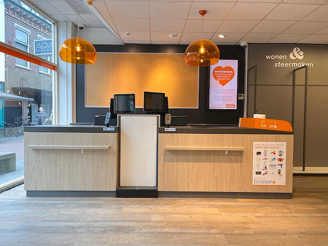 Winkel toonbank met achterwand - afbeelding 1 van  9