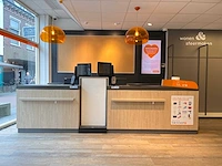 Winkel toonbank met achterwand