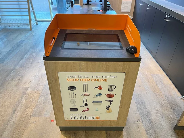 Winkel toonbank met achterwand - afbeelding 4 van  9