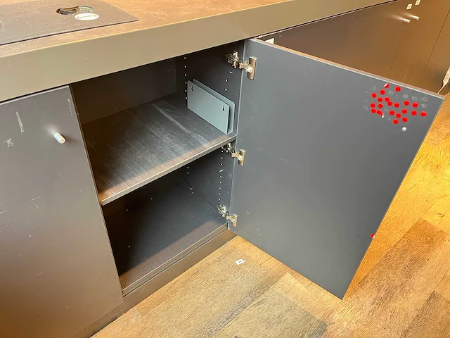Winkel toonbank met achterwand - afbeelding 9 van  9