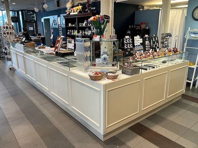 Winkel toonbank met glasopbouw - afbeelding 1 van  11