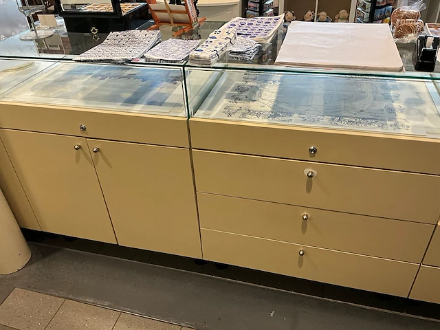 Winkel toonbank met glasopbouw - afbeelding 6 van  11