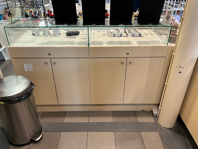 Winkel toonbank met glasopbouw - afbeelding 8 van  11