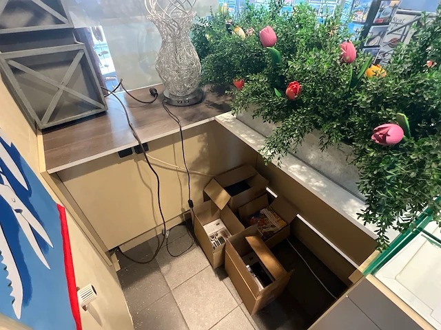 Winkel toonbank met glasopbouw - afbeelding 4 van  7