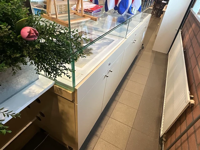 Winkel toonbank met glasopbouw - afbeelding 5 van  7