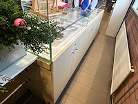 Winkel toonbank met glasopbouw - afbeelding 5 van  7
