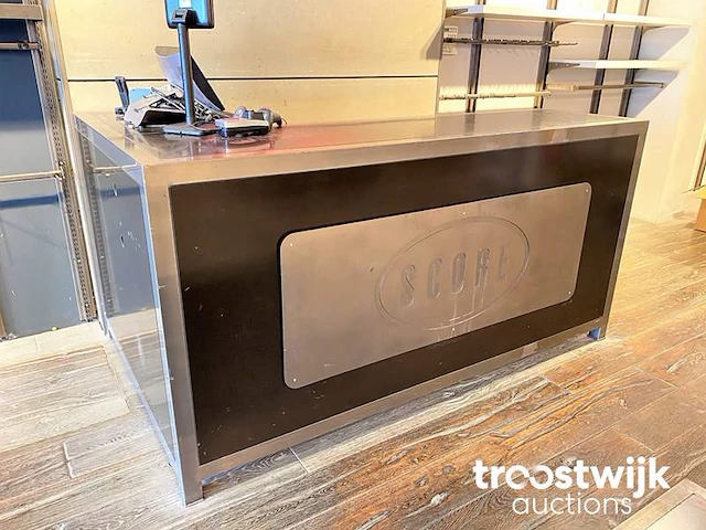 Winkel toonbank met inhoud - afbeelding 2 van  6