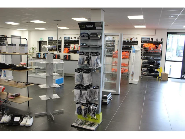 Winkeldisplay bolle met ruim 40 veiligheidsbrillen afm. display 45 cm x 178 cm - afbeelding 1 van  4