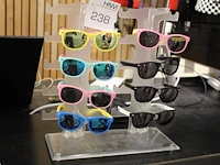 Winkeldisplay met 8 kinderzonebrillen - afbeelding 1 van  2