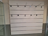 Winkeldisplay met ophanghaken - afbeelding 1 van  3