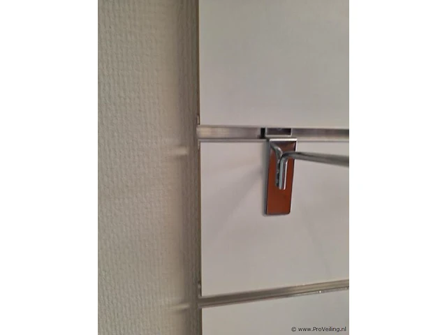 Winkeldisplay met ophanghaken - afbeelding 3 van  3