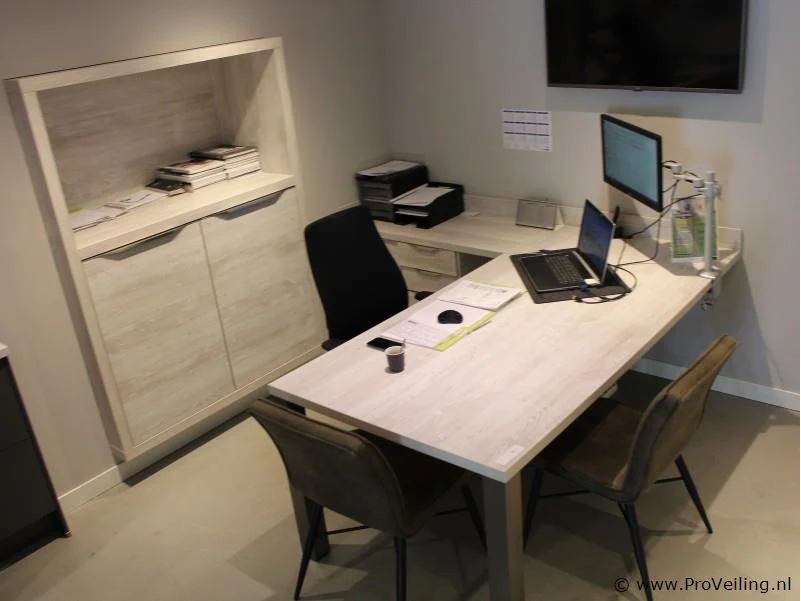 Veiling van design showroomkeukens en inbouwapparatuur i.v.m. vernieuwing showroom te sittard