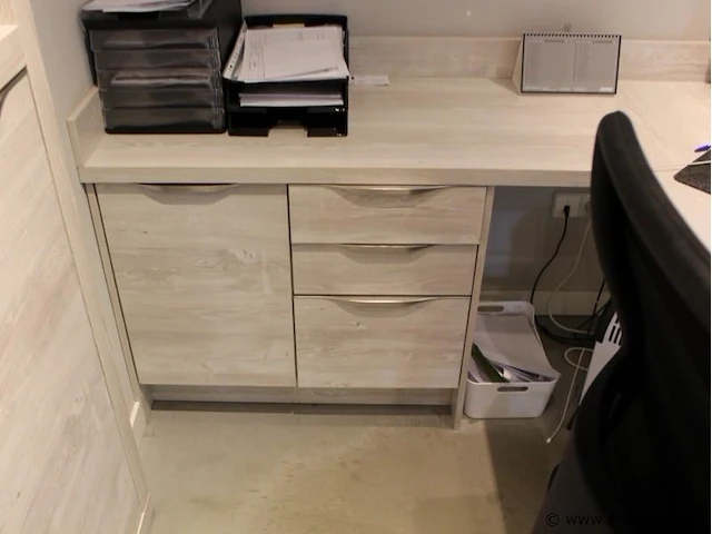 Winkelinrichting werkplek met kastruimte - afbeelding 3 van  9
