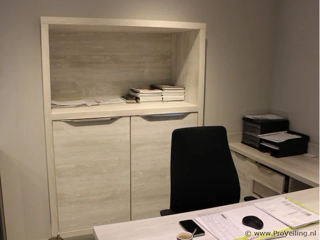 Winkelinrichting werkplek met kastruimte - afbeelding 6 van  9