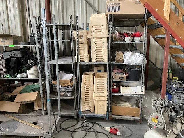 Winkelinventaris bloemenzaak - afbeelding 15 van  21