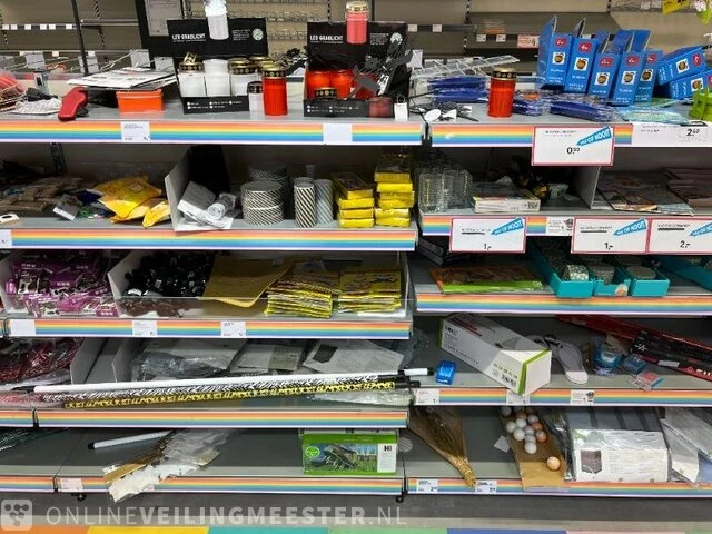 Winkelinventaris en voorraad big bazar locatie 1860, oude nering 3 in drachten - afbeelding 44 van  91