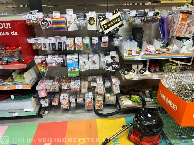 Winkelinventaris en voorraad big bazar locatie 1860, oude nering 3 in drachten - afbeelding 50 van  91