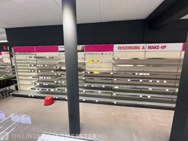 Winkelinventaris en voorraad big bazar locatie 1860, oude nering 3 in drachten - afbeelding 56 van  91