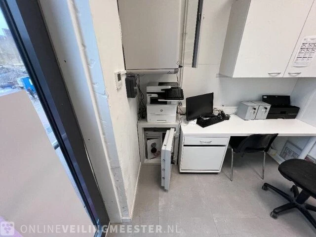 Winkelinventaris en voorraad big bazar locatie 1860, oude nering 3 in drachten - afbeelding 73 van  91