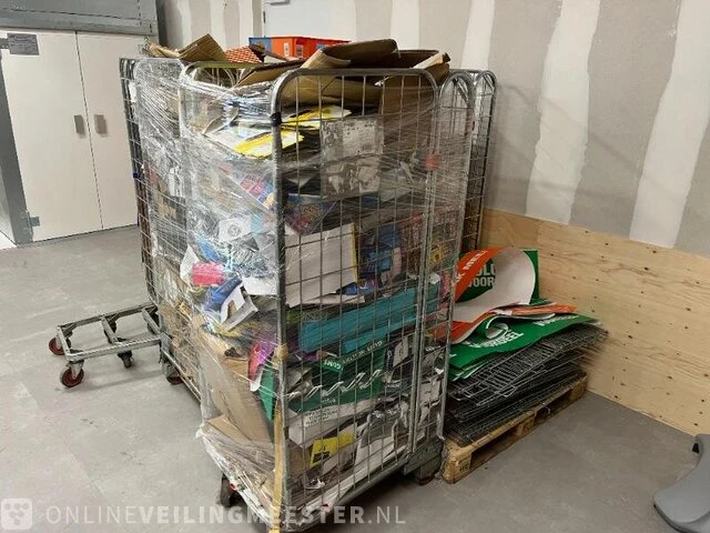 Winkelinventaris en voorraad big bazar locatie 1860, oude nering 3 in drachten - afbeelding 87 van  91