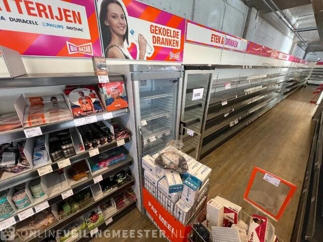 Winkelinventaris en voorraad big bazar locatie 1864, louw doniastraat 4 in sneek - afbeelding 5 van  83