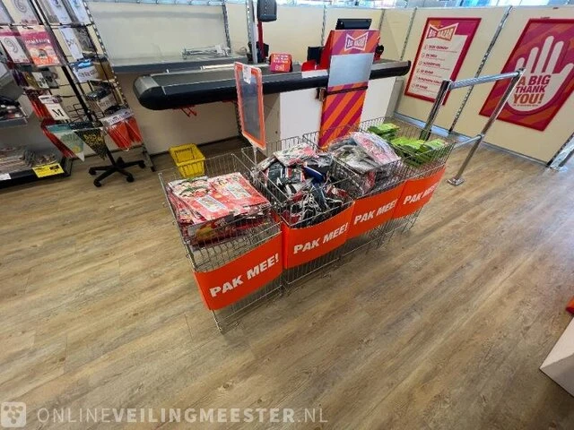 Winkelinventaris en voorraad big bazar locatie 1864, louw doniastraat 4 in sneek - afbeelding 8 van  83