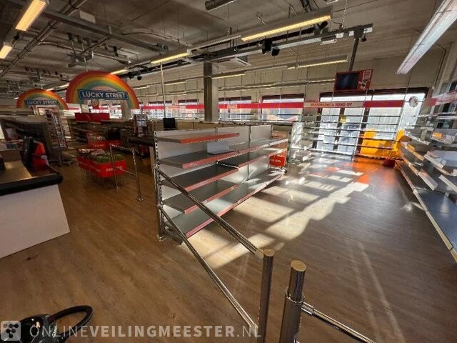 Winkelinventaris en voorraad big bazar locatie 1864, louw doniastraat 4 in sneek - afbeelding 17 van  83