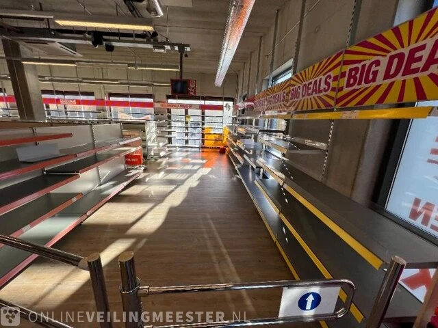 Winkelinventaris en voorraad big bazar locatie 1864, louw doniastraat 4 in sneek - afbeelding 19 van  83