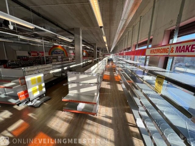 Winkelinventaris en voorraad big bazar locatie 1864, louw doniastraat 4 in sneek - afbeelding 20 van  83