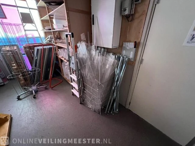 Winkelinventaris en voorraad big bazar locatie 1864, louw doniastraat 4 in sneek - afbeelding 64 van  83