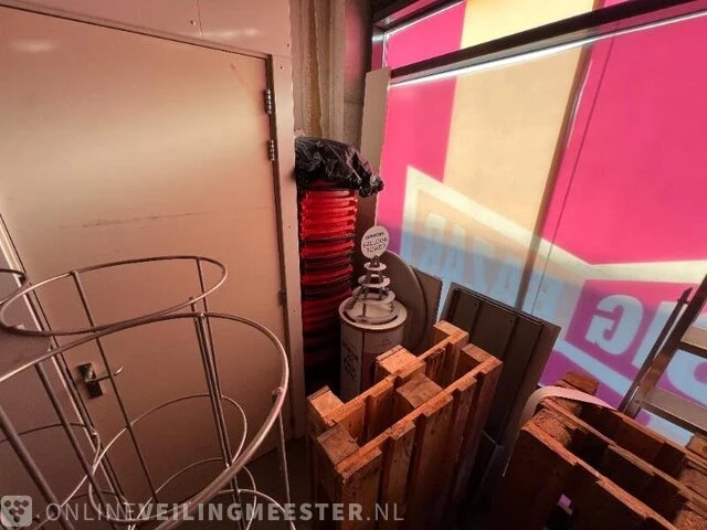 Winkelinventaris en voorraad big bazar locatie 1864, louw doniastraat 4 in sneek - afbeelding 67 van  83