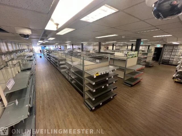 Winkelinventaris en voorraad big bazar locatie 1885, jongemastraat 16 in bolsward - afbeelding 10 van  176