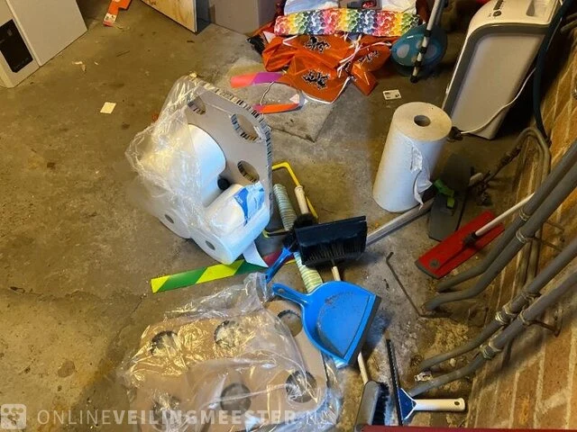 Winkelinventaris en voorraad big bazar locatie 1885, jongemastraat 16 in bolsward - afbeelding 1 van  176