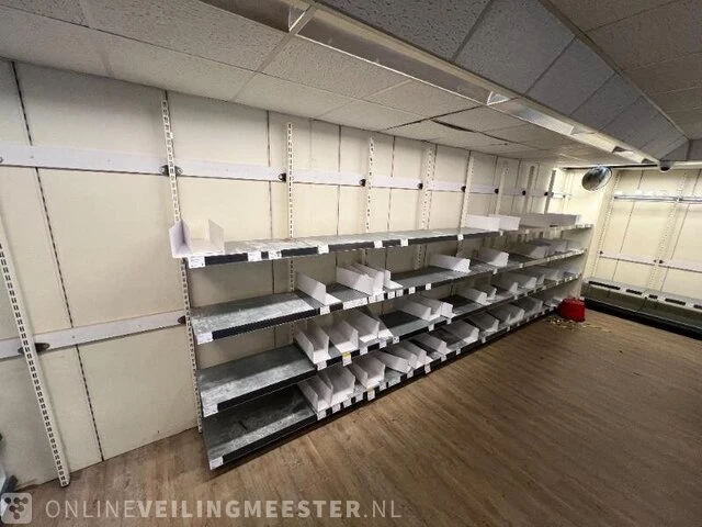 Winkelinventaris en voorraad big bazar locatie 1885, jongemastraat 16 in bolsward - afbeelding 17 van  176