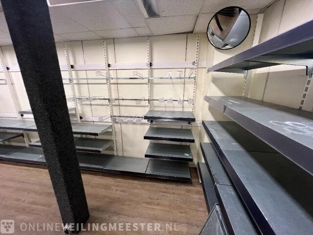Winkelinventaris en voorraad big bazar locatie 1885, jongemastraat 16 in bolsward - afbeelding 24 van  176