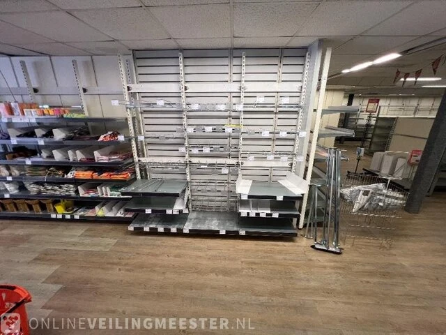 Winkelinventaris en voorraad big bazar locatie 1885, jongemastraat 16 in bolsward - afbeelding 48 van  176