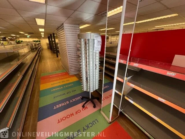 Winkelinventaris en voorraad big bazar locatie 1885, jongemastraat 16 in bolsward - afbeelding 51 van  176
