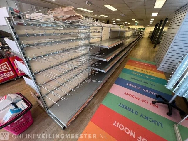 Winkelinventaris en voorraad big bazar locatie 1885, jongemastraat 16 in bolsward - afbeelding 52 van  176