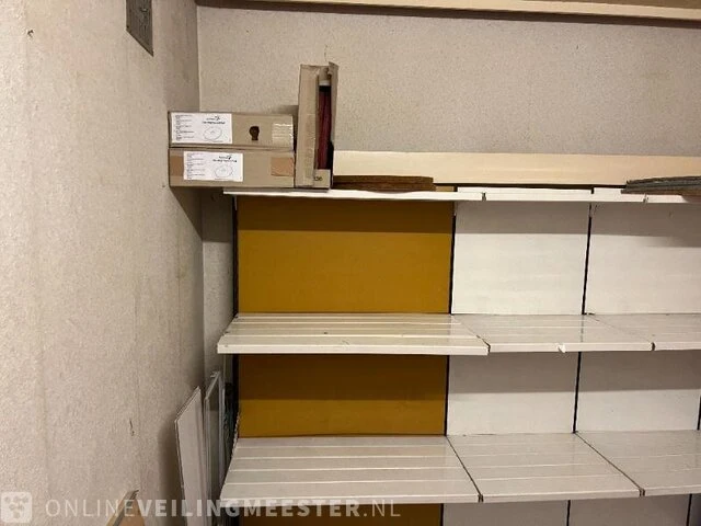 Winkelinventaris en voorraad big bazar locatie 1885, jongemastraat 16 in bolsward - afbeelding 56 van  176