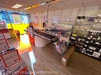 Winkelinventaris en voorraad big bazar locatie 1885, jongemastraat 16 in bolsward