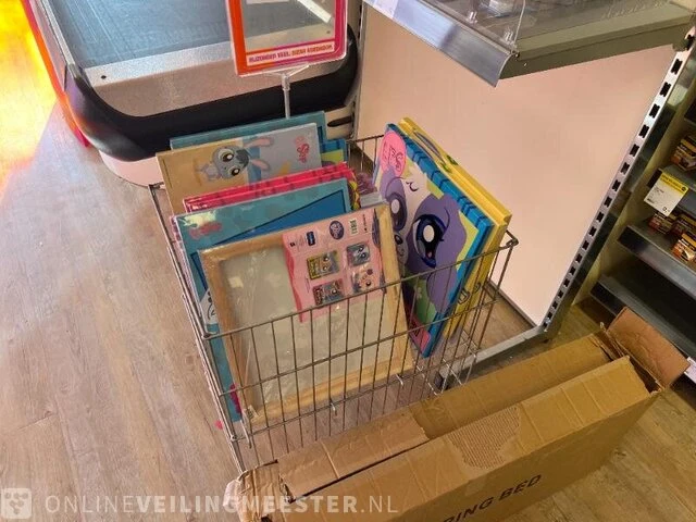 Winkelinventaris en voorraad big bazar locatie 1885, jongemastraat 16 in bolsward - afbeelding 128 van  176