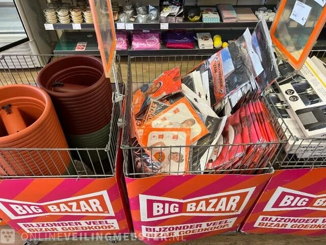 Winkelinventaris en voorraad big bazar locatie 1885, jongemastraat 16 in bolsward - afbeelding 146 van  176