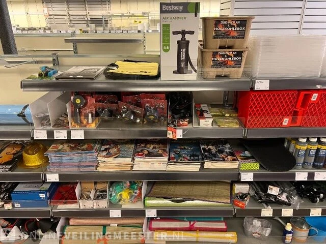 Winkelinventaris en voorraad big bazar locatie 1885, jongemastraat 16 in bolsward - afbeelding 153 van  176