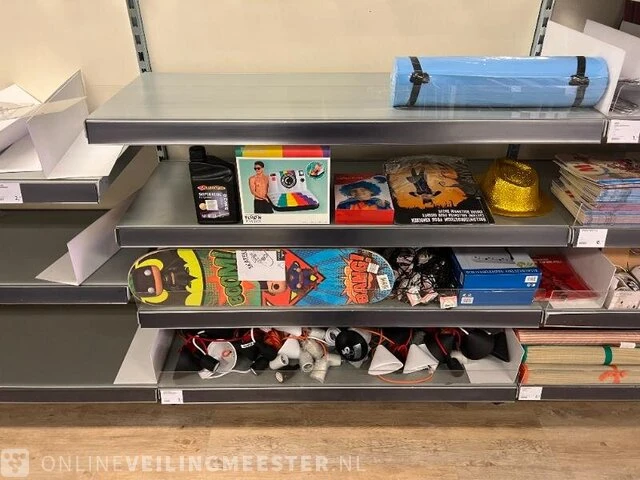 Winkelinventaris en voorraad big bazar locatie 1885, jongemastraat 16 in bolsward - afbeelding 156 van  176